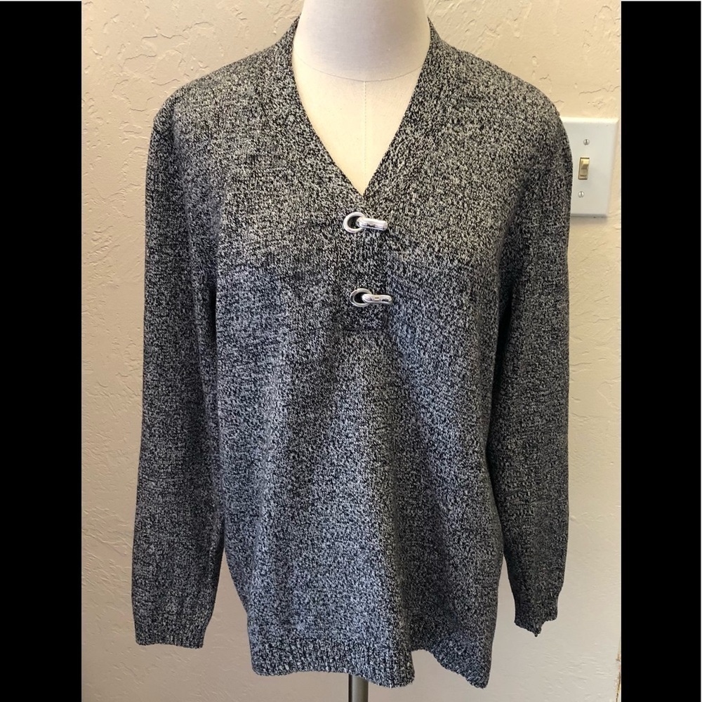 Charter Club for Macy’s/ size L /black white/ long sleeve/ V Neck/ silver clasps